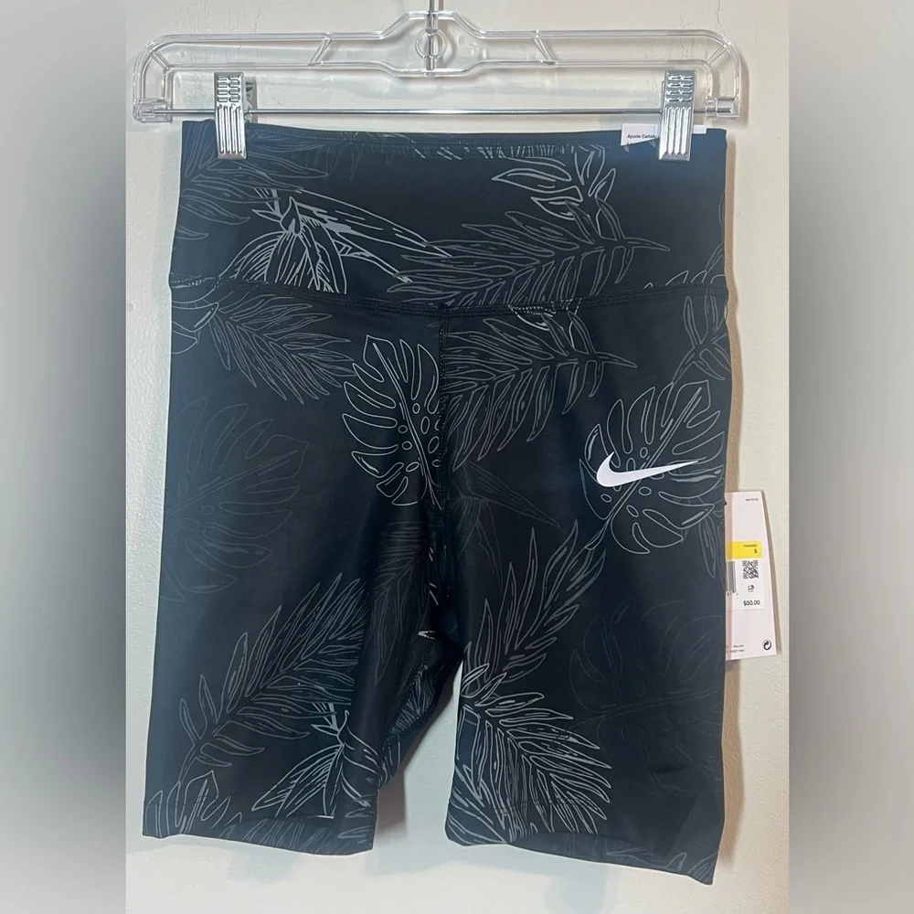 Nike One Women's Black Leaf Print Shorts, sz Small